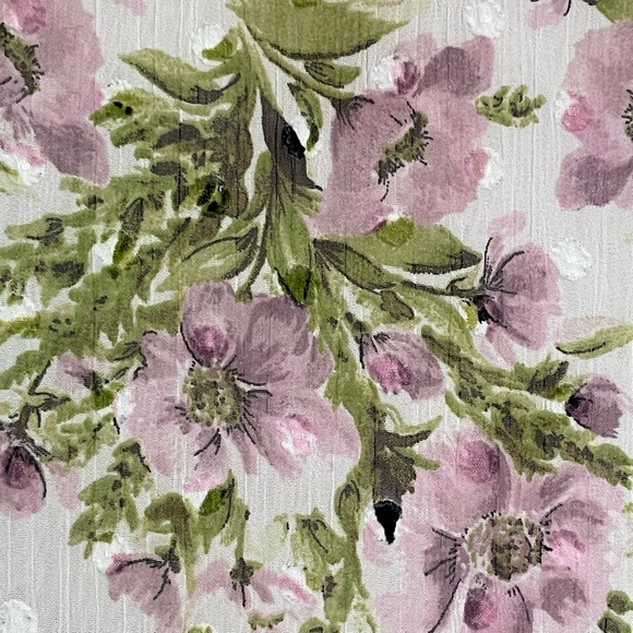 Torrid V-neck top size 4 Plus Women’s in floral design - Picture 5 of 7